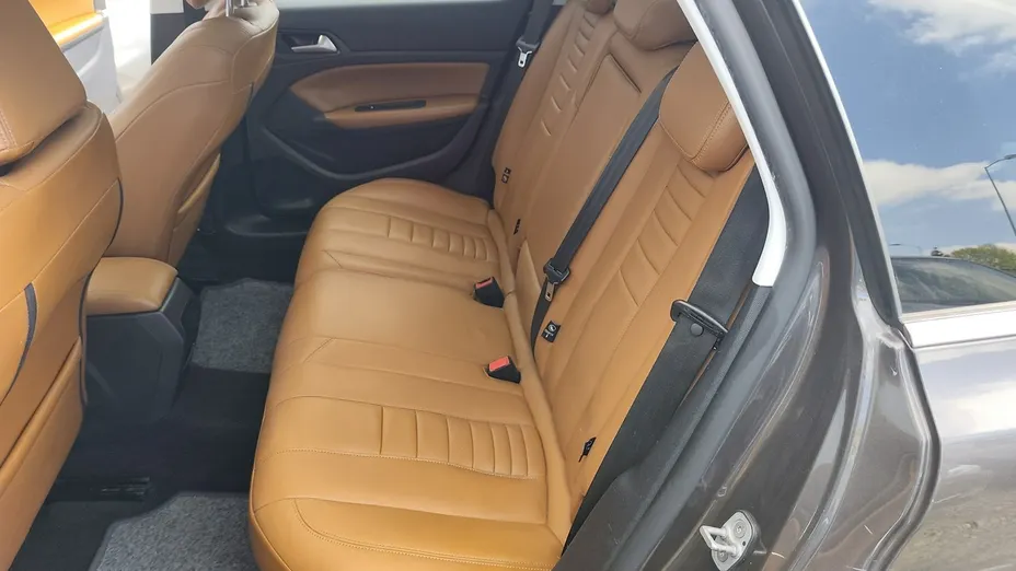 PEUGEOT 308 -