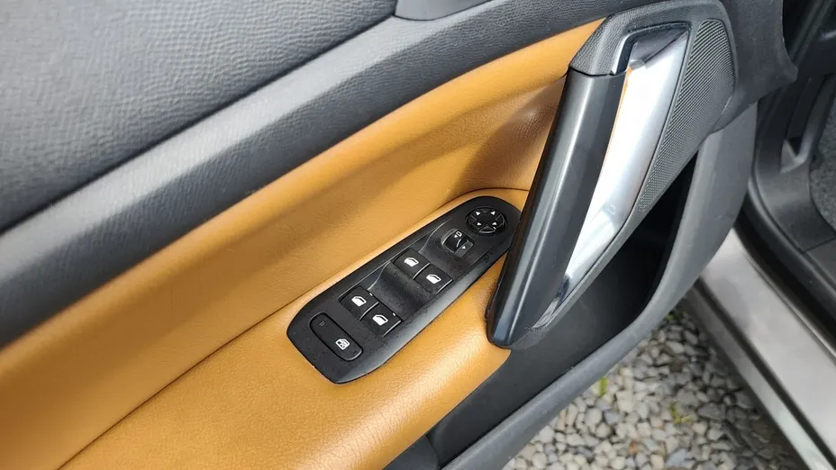 PEUGEOT 308 -