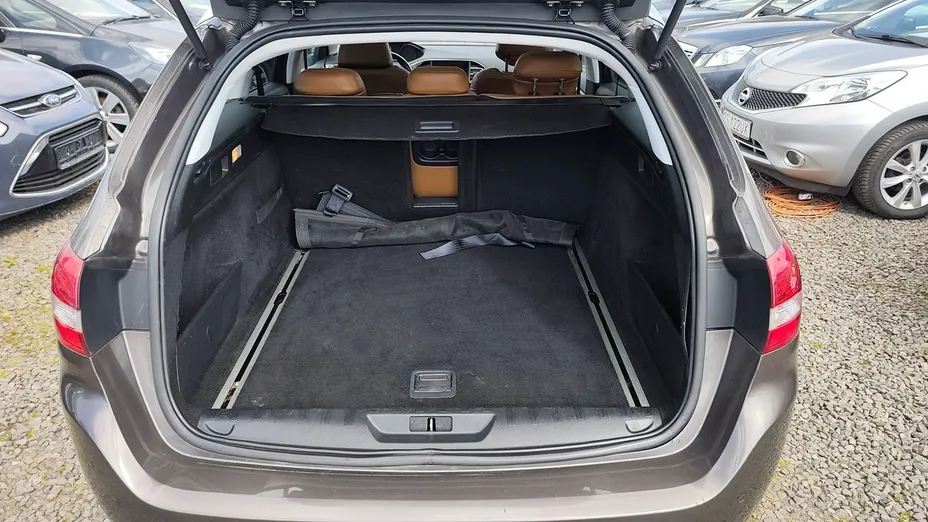 PEUGEOT 308 -