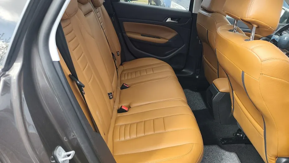 PEUGEOT 308 -