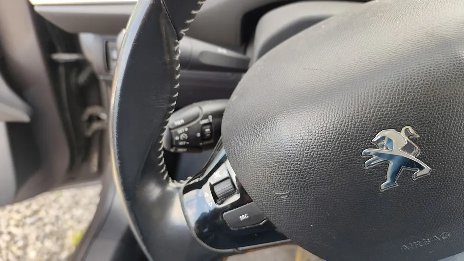 PEUGEOT 308 -