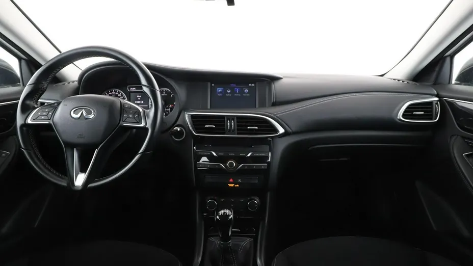 INFINITI Q30 -