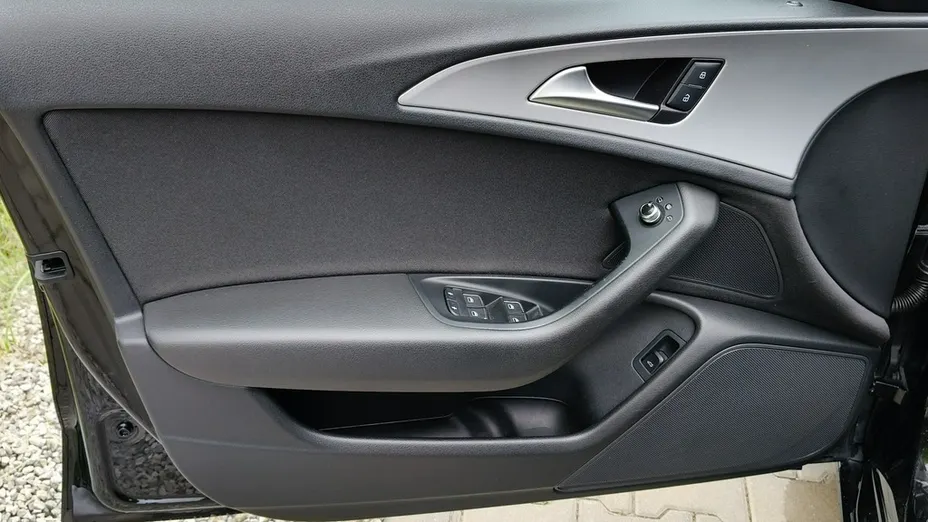 AUDI A6 -