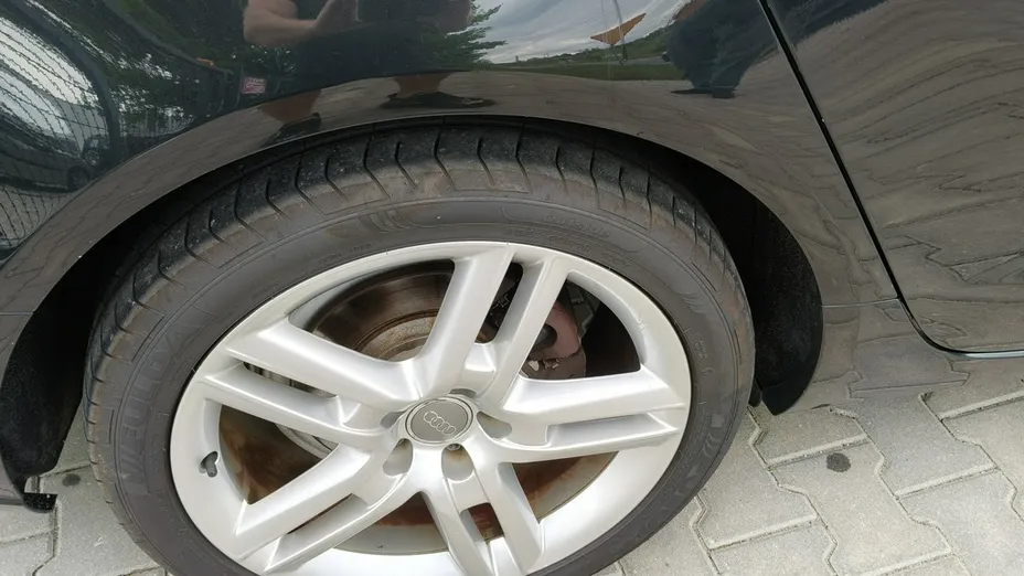 AUDI A6 -