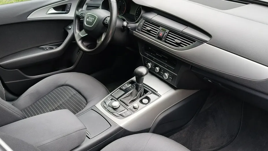 AUDI A6 -