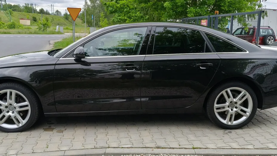 AUDI A6 -
