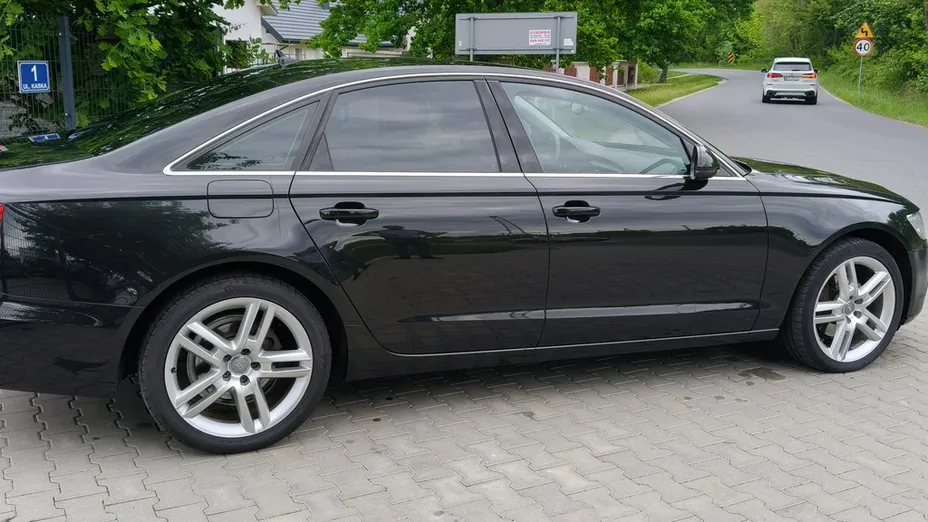 AUDI A6 -