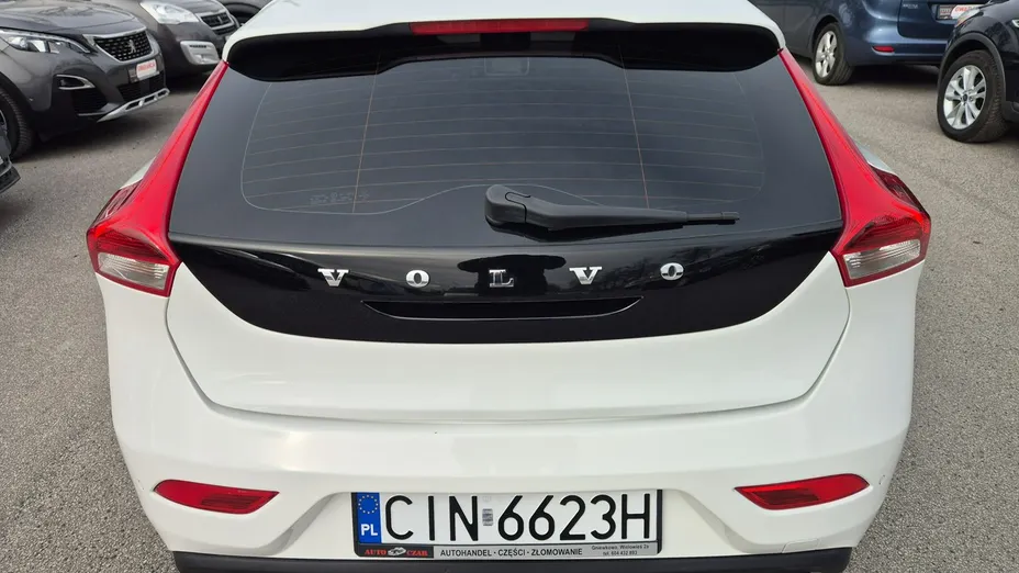 VOLVO V40 -