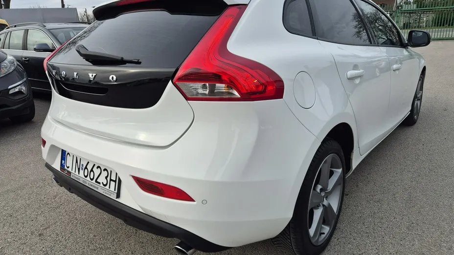 VOLVO V40 -
