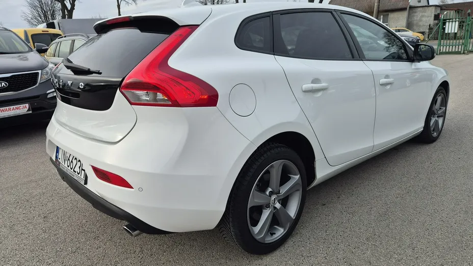 VOLVO V40 -