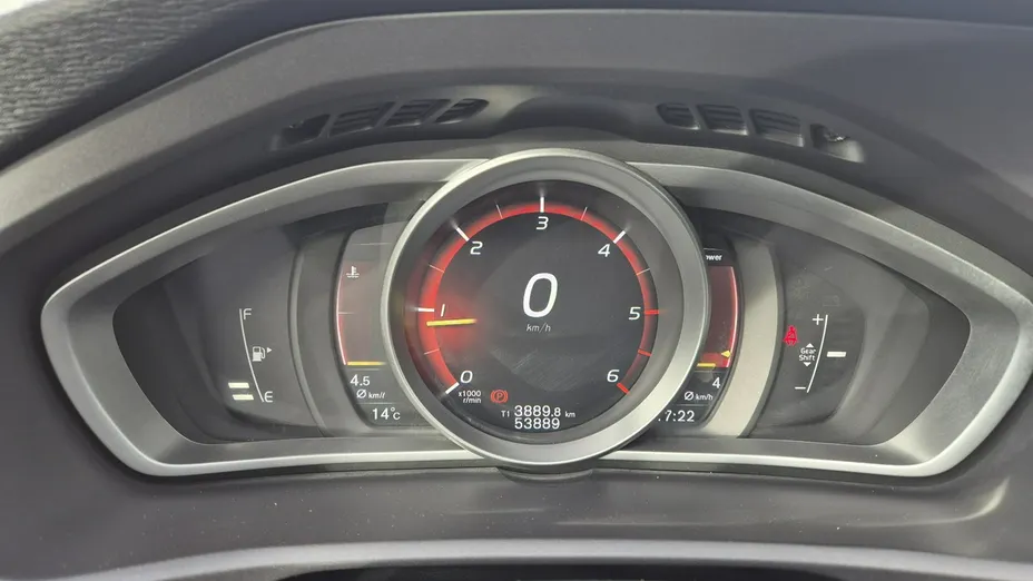 VOLVO V40 -