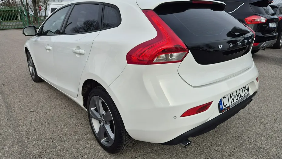 VOLVO V40 -