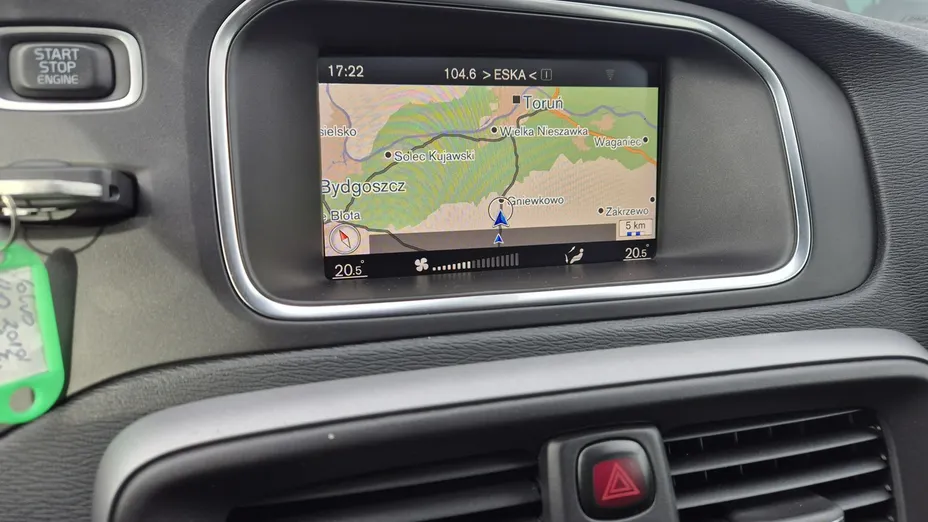 VOLVO V40 -