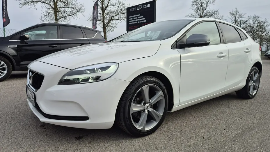 VOLVO V40 -