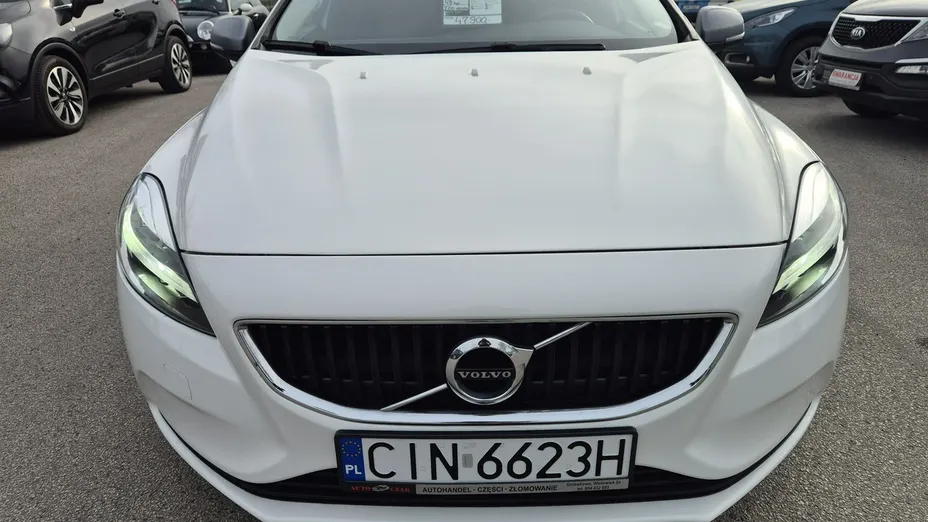 VOLVO V40 -