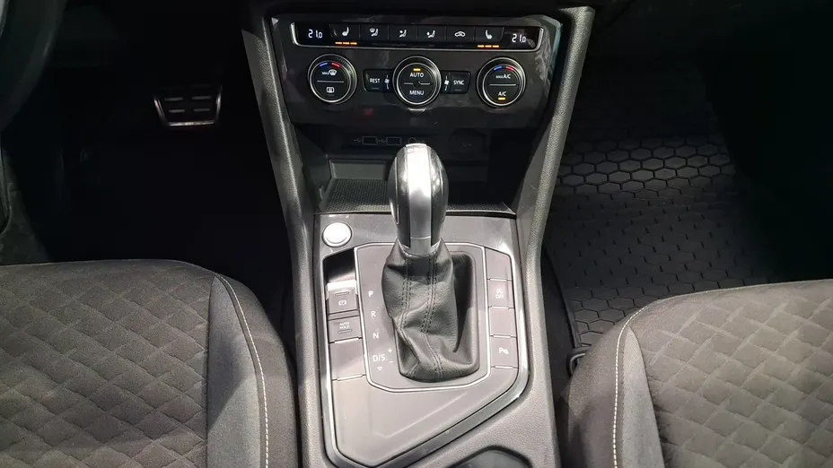 VOLKSWAGEN Tiguan -
