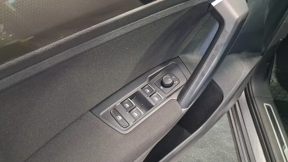 VOLKSWAGEN Tiguan -