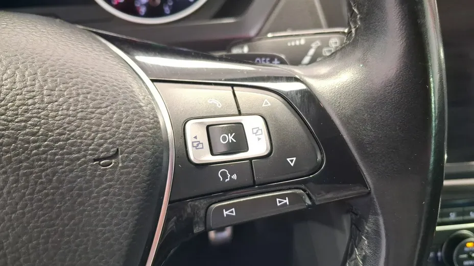 VOLKSWAGEN Tiguan -