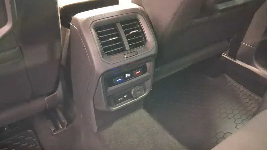 VOLKSWAGEN Tiguan -
