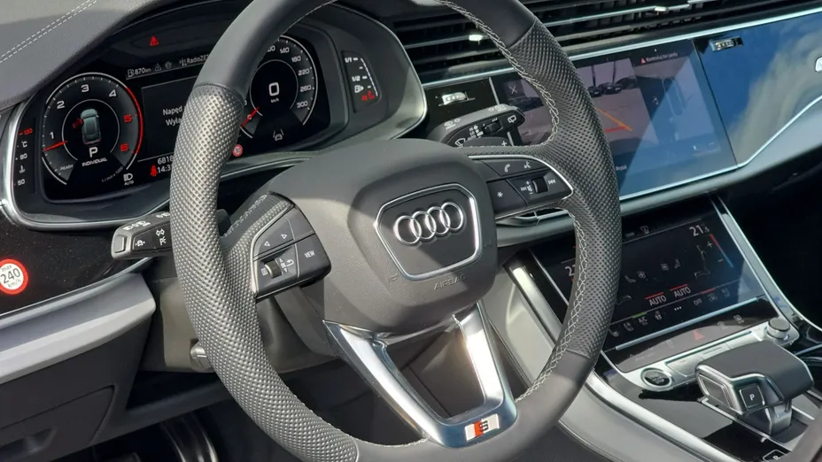 AUDI Q8 -