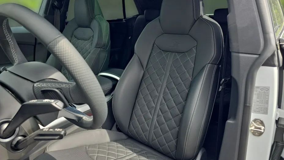 AUDI Q8 -