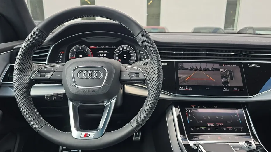 AUDI Q8 -