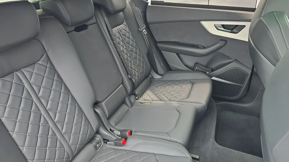 AUDI Q8 -