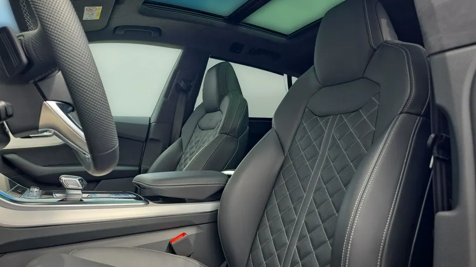 AUDI Q8 -