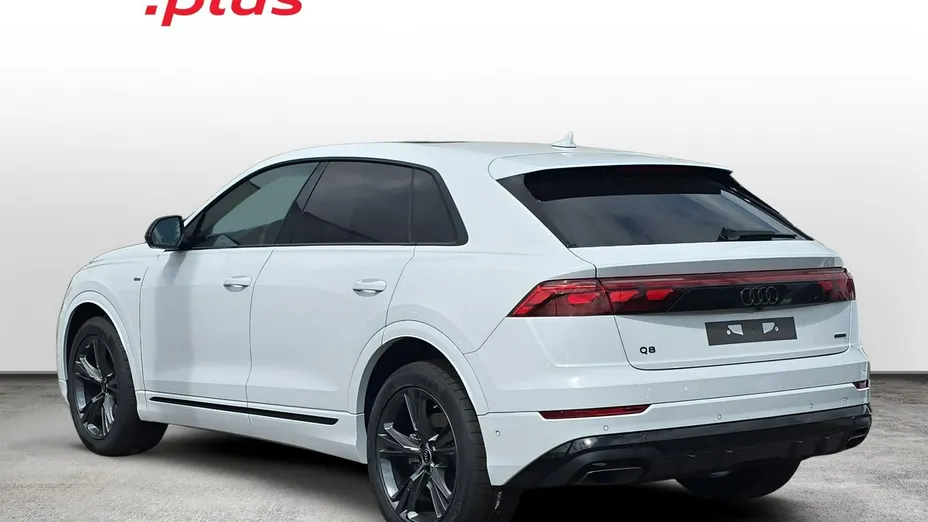 AUDI Q8 -