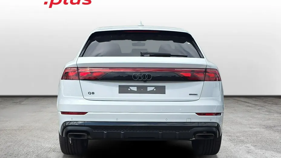 AUDI Q8 -