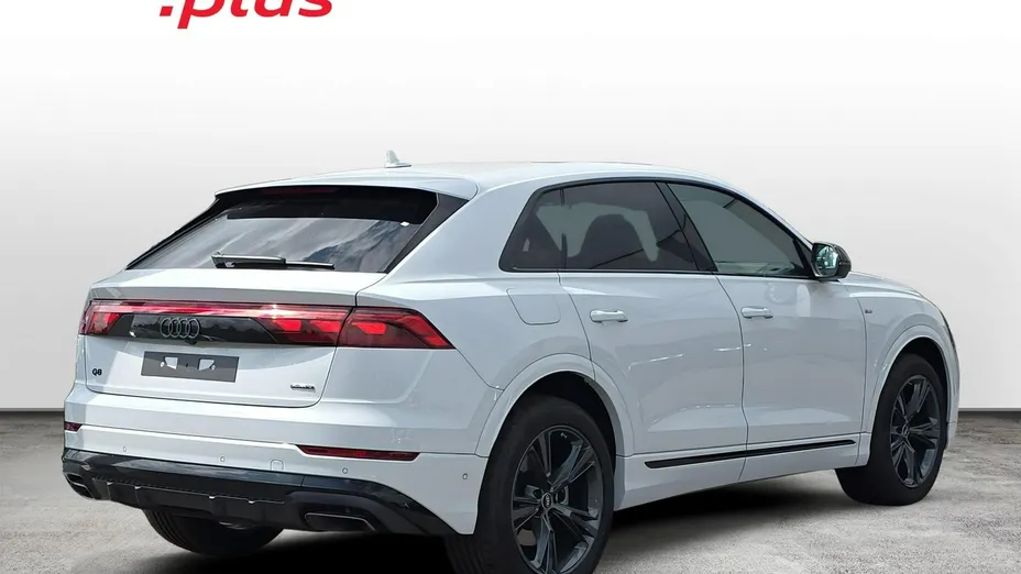 AUDI Q8 -