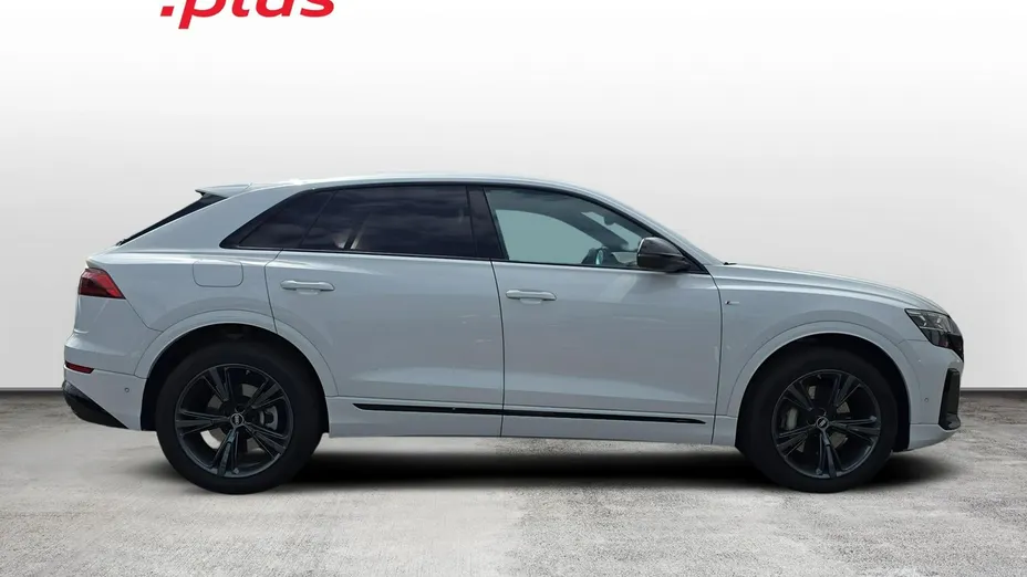 AUDI Q8 -