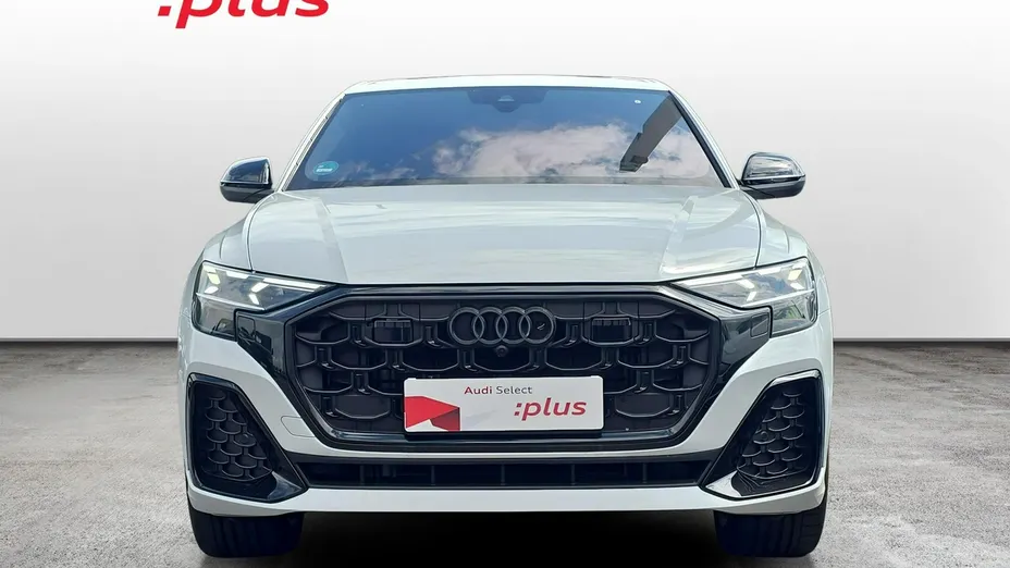 AUDI Q8 -