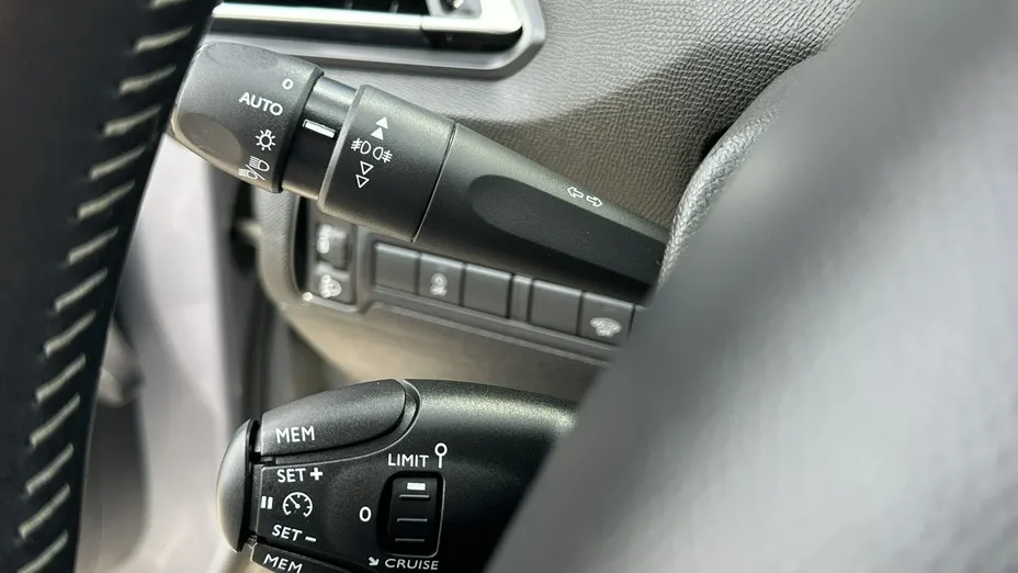 PEUGEOT 308 -