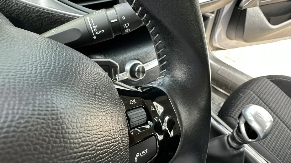 PEUGEOT 308 -