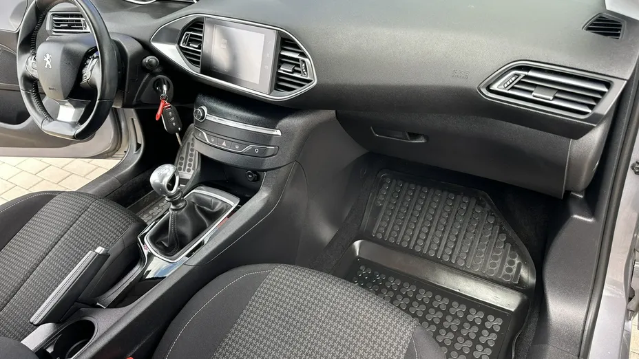 PEUGEOT 308 -