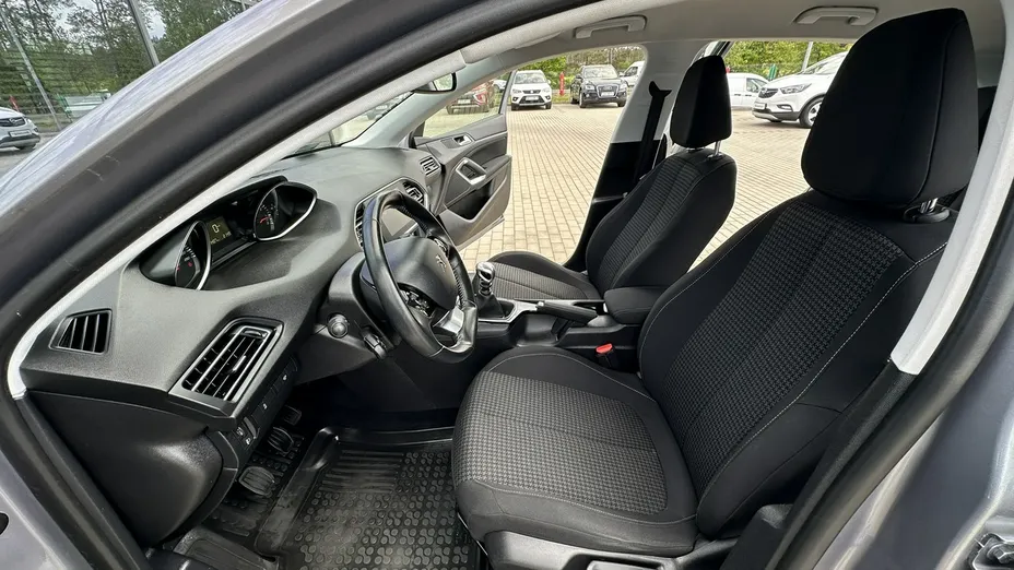 PEUGEOT 308 -