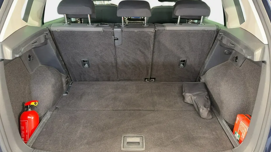 VOLKSWAGEN Golf Sportsvan -
