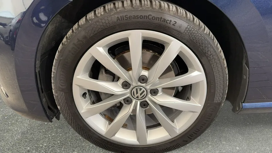 VOLKSWAGEN Golf Sportsvan -
