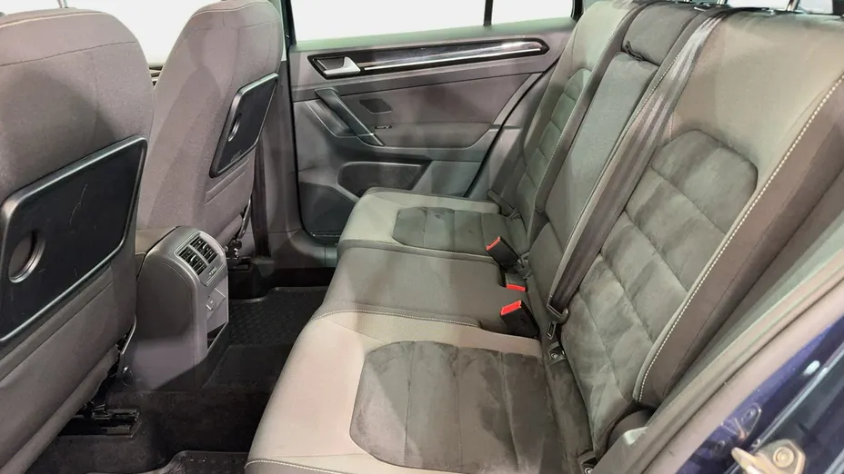 VOLKSWAGEN Golf Sportsvan -