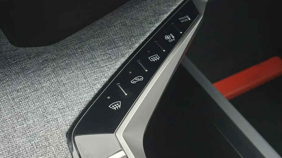 PEUGEOT 3008 -