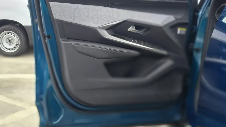 PEUGEOT 3008 -
