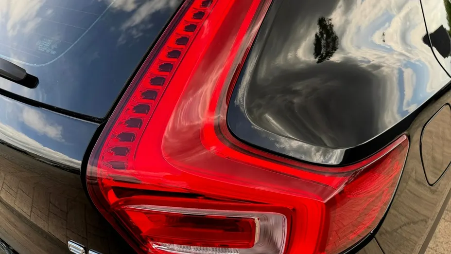 VOLVO XC40 -