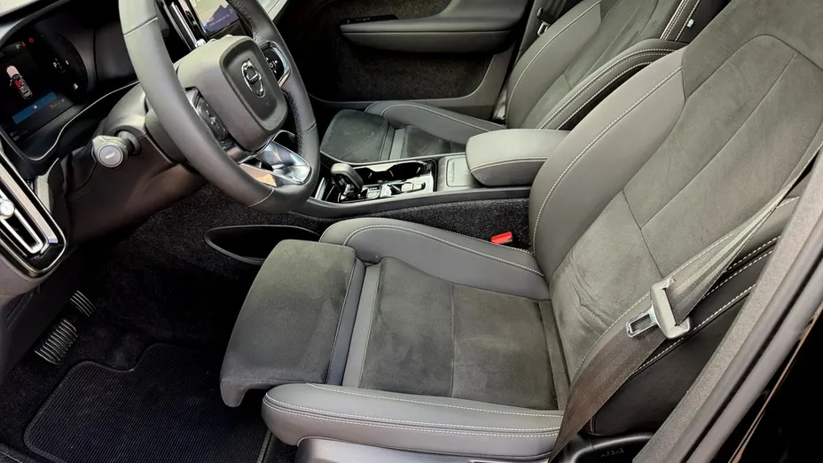 VOLVO XC40 -