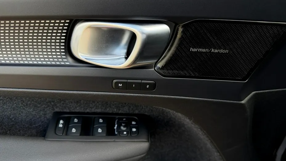 VOLVO XC40 -