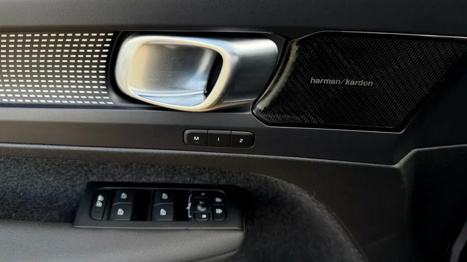 VOLVO XC40 -