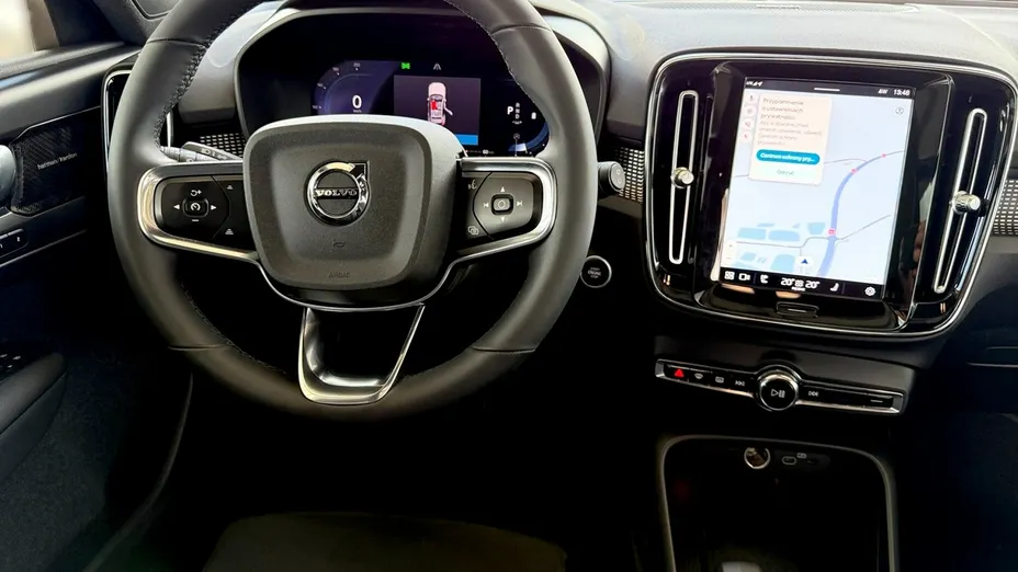 VOLVO XC40 -
