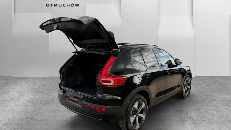 VOLVO XC40 -