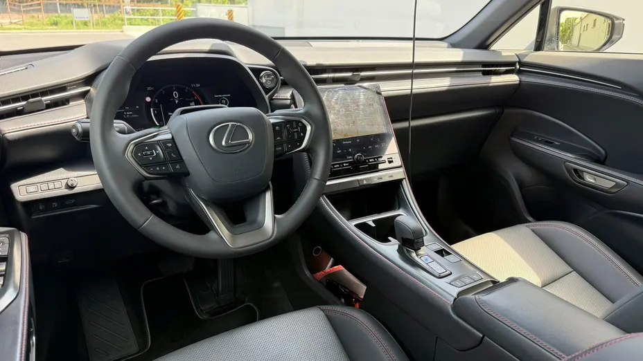 LEXUS LBX -