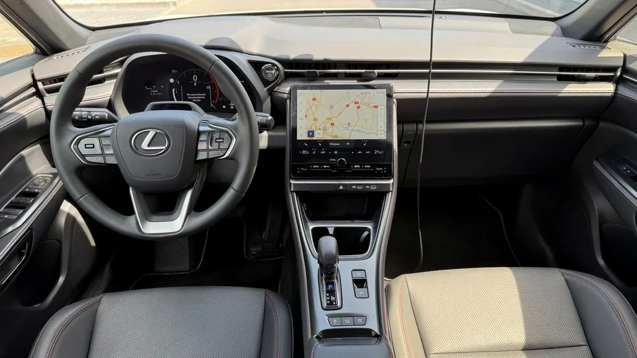 LEXUS LBX -